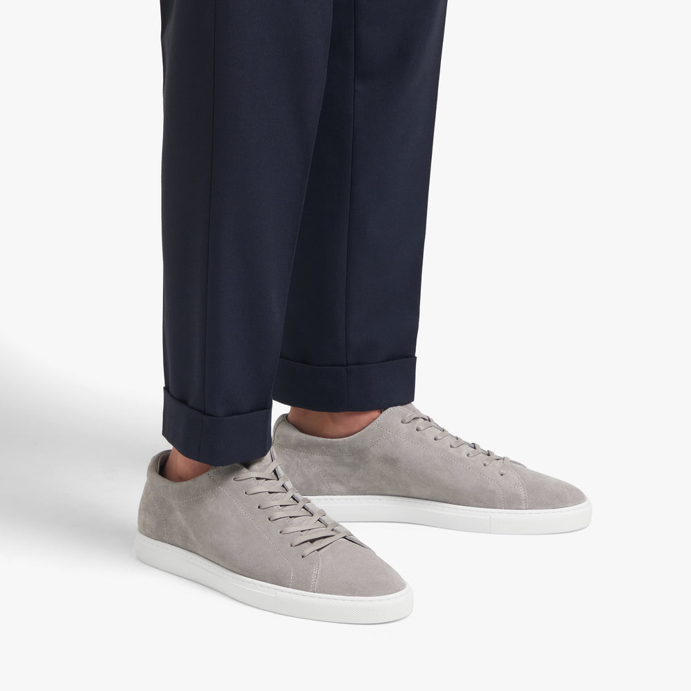Relaxed Sneaker Grey Suede on foot