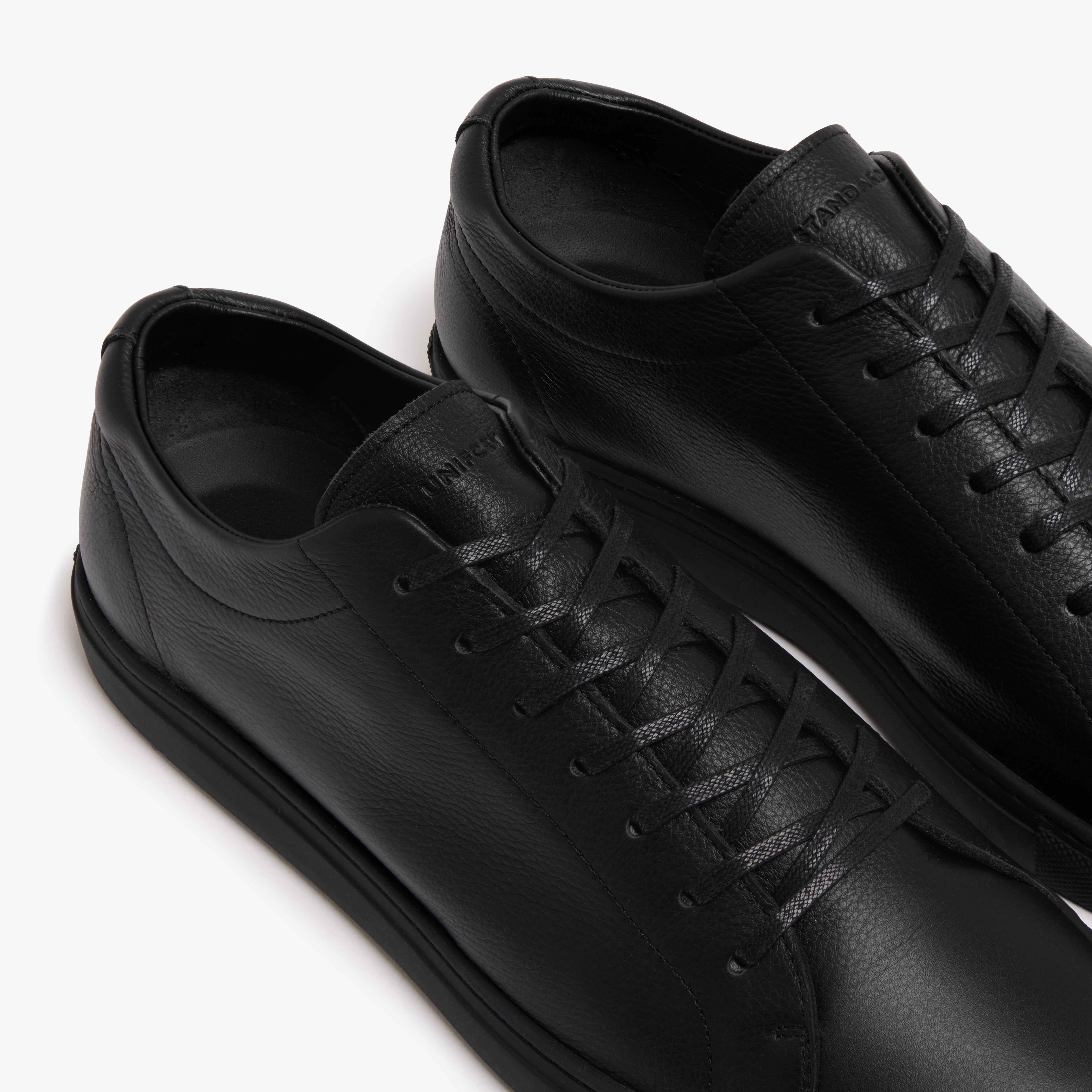 Relaxed Sneaker Triple Black Leather Mens