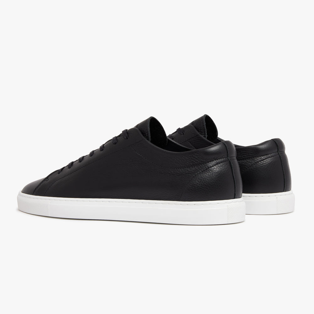 Relaxed Sneaker Black Leather on foot