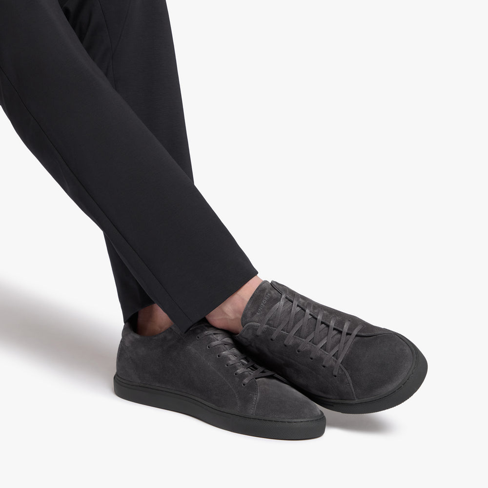 Relaxed Sneaker Triple Graphite Suede on foot