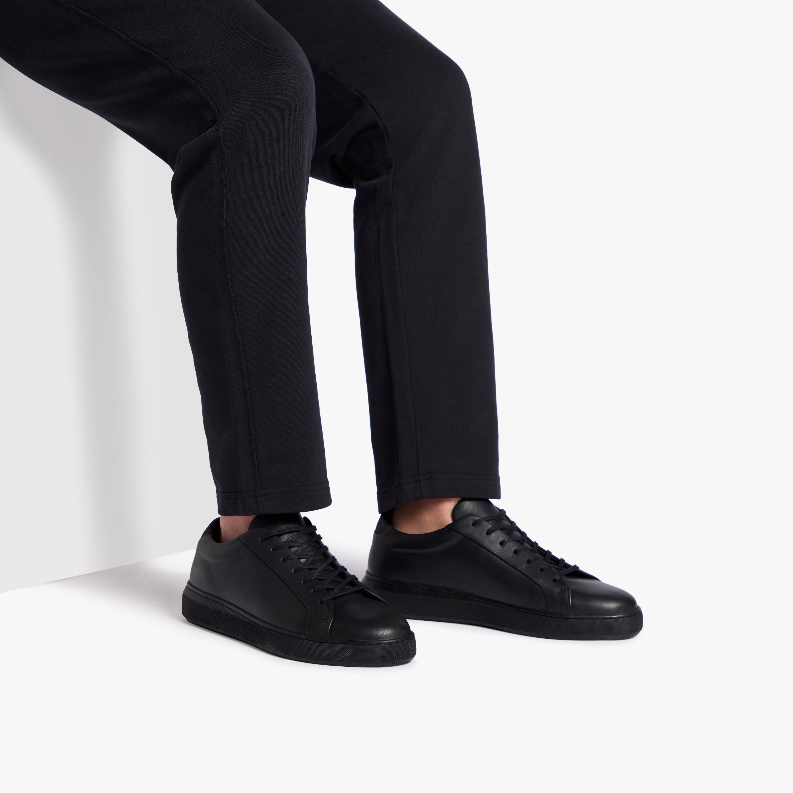 Series 8 Triple Black Leather Mens