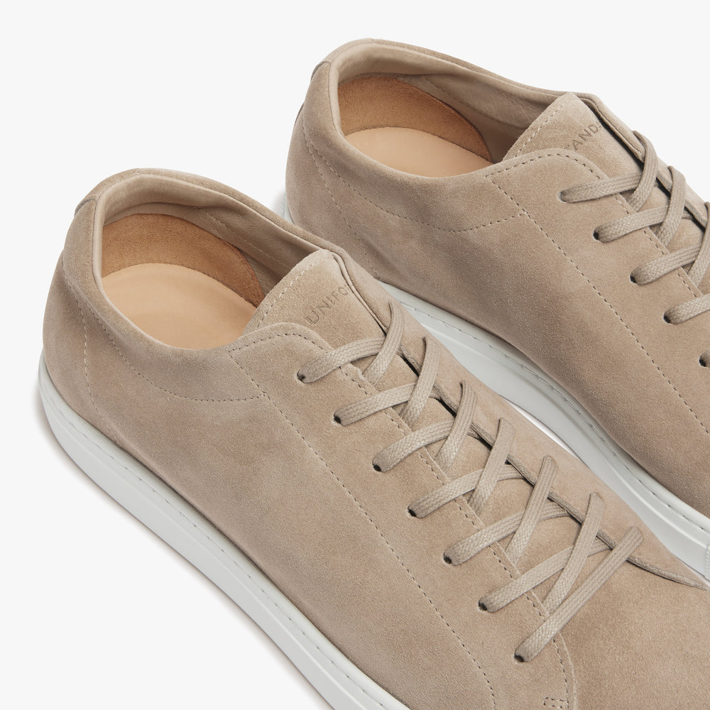 Uniform Standard Relaxed Sneaker Sand Suede close up