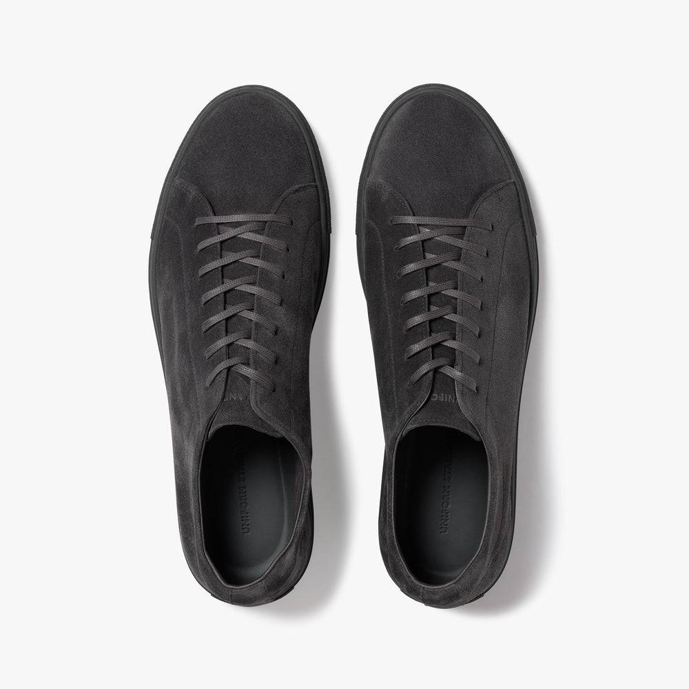 Men's Relaxed Sneaker Triple Graphite heel and tongue detail