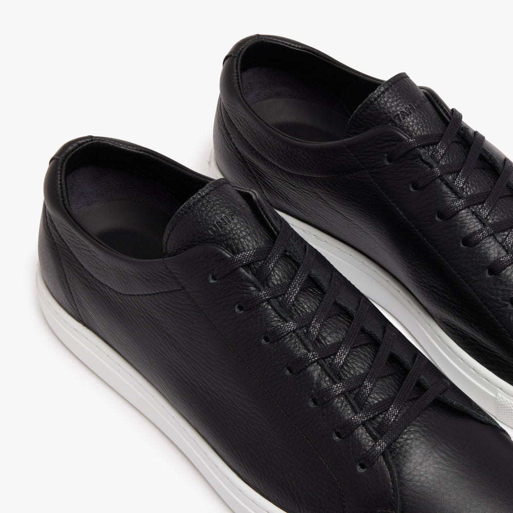 Men's Relaxed Sneaker Black heel and tongue detail